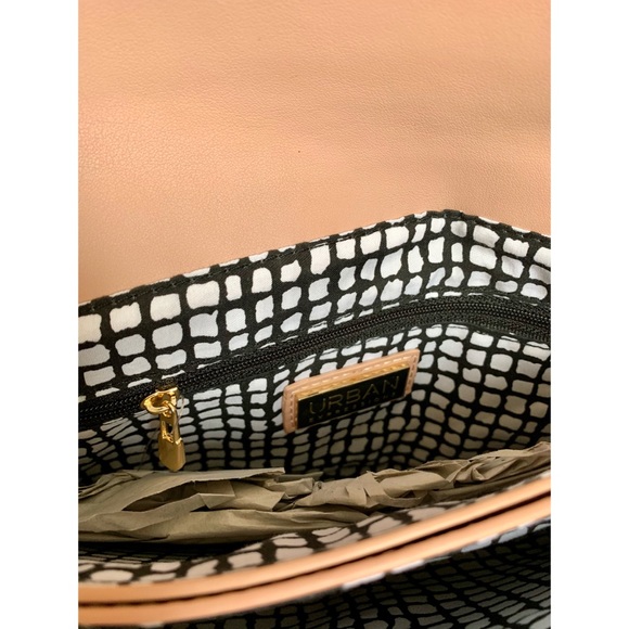 NWOT Urban Expression Pink Clutch - Picture 5 of 6
